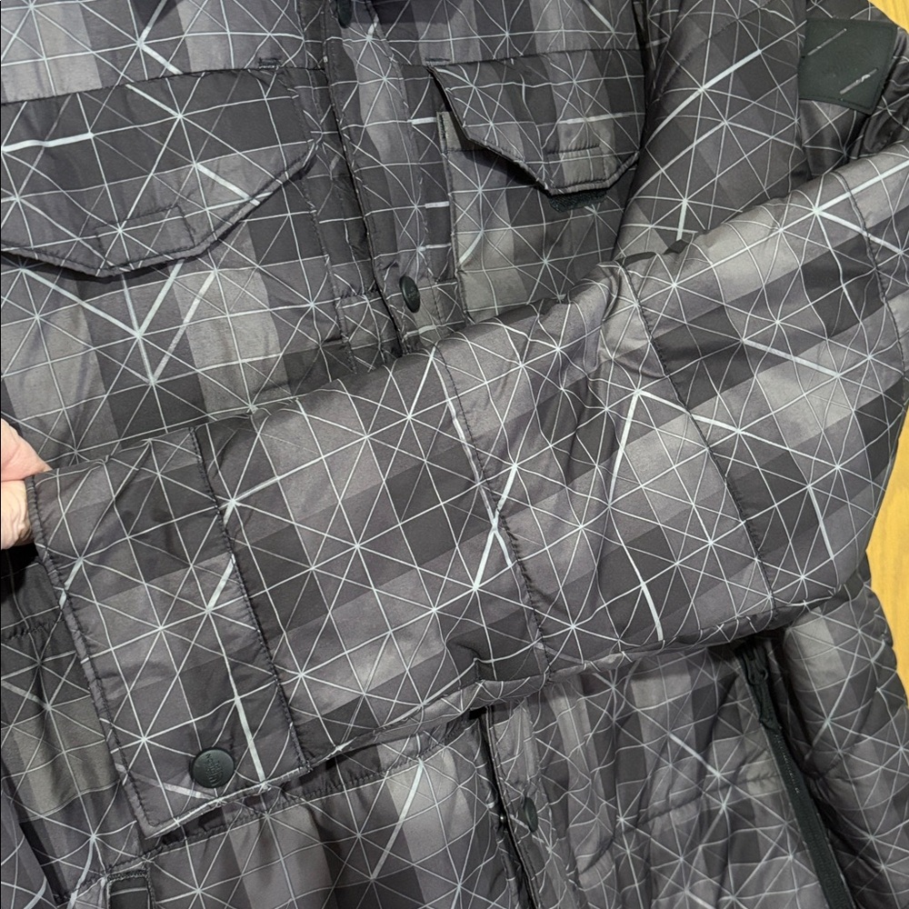 The North Face Men's Black and grey large jacket snaps pockets light weight - Picture 4 of 7